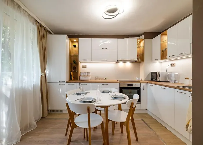 Second Next To Sea Garden Apartment