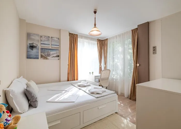 Apartment Second Next To Sea Garden