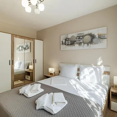 Second Next To Sea Garden 公寓 瓦爾納