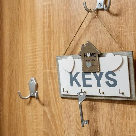 Second Next To Sea Garden 아파트 바르나