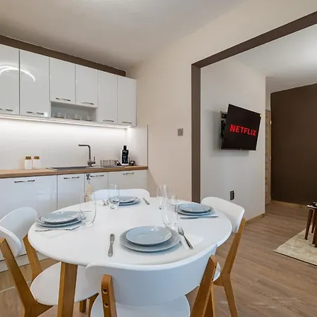 Second Next To Sea Garden * 바르나