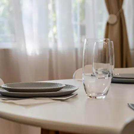 Second Next To Sea Garden 아파트 *